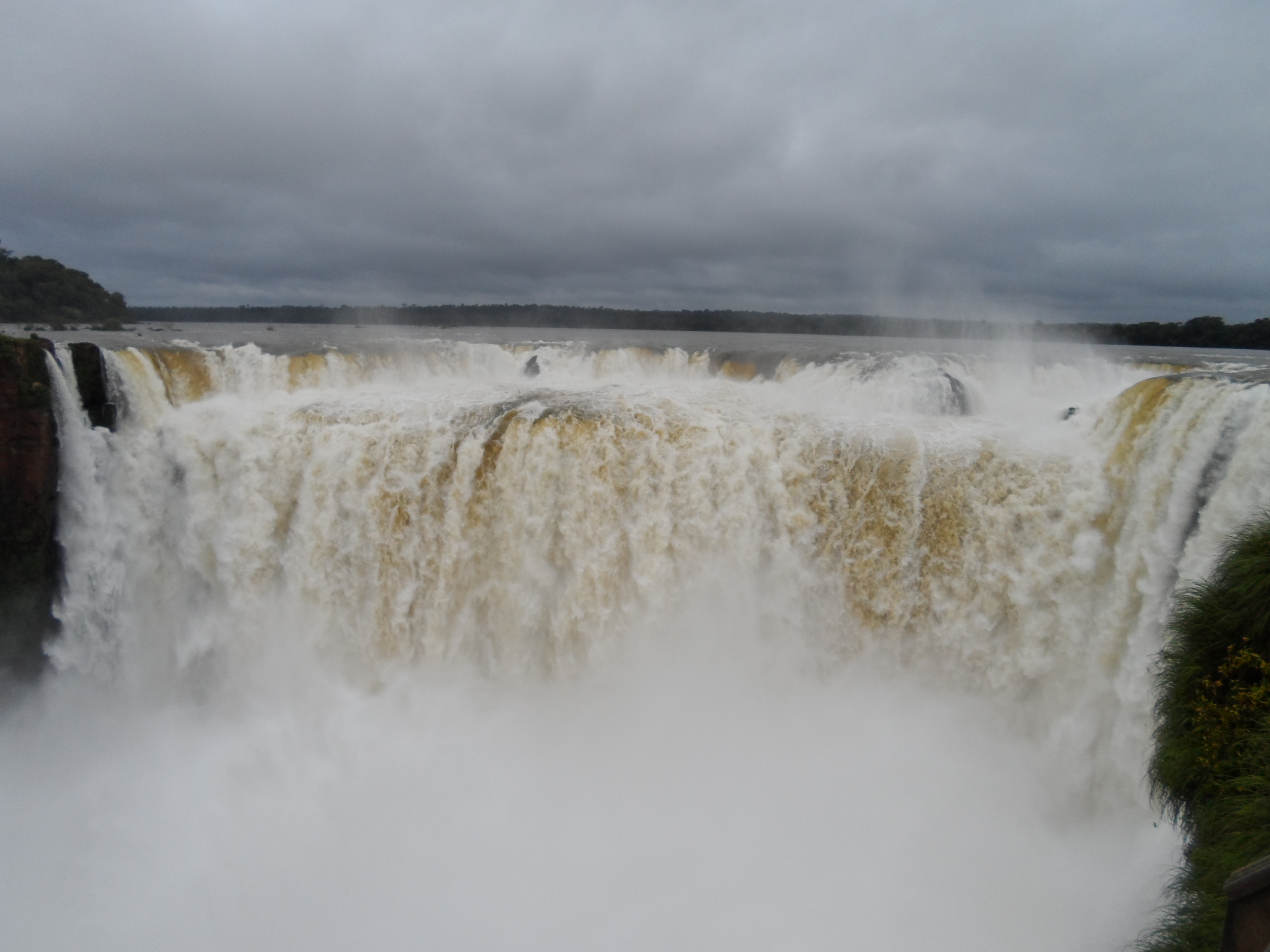 Qué hacer en Iguazú: Cataratas lado argentino y brasileño, free shop, minas y mucho más!